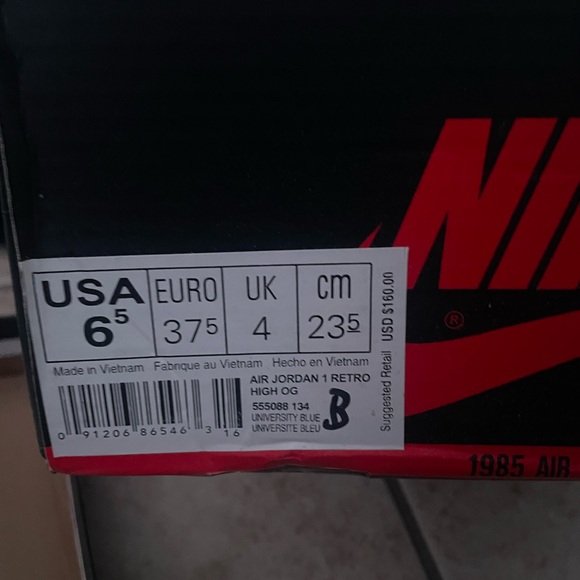 Nike Air Jordan 1 Retro High OG in University Blue - Picture 3 of 3